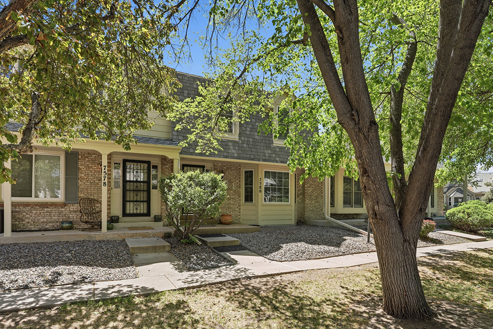 Front at 7580 South Cove Circle, Centennial, CO 80122, listed by Thomas Niewohner