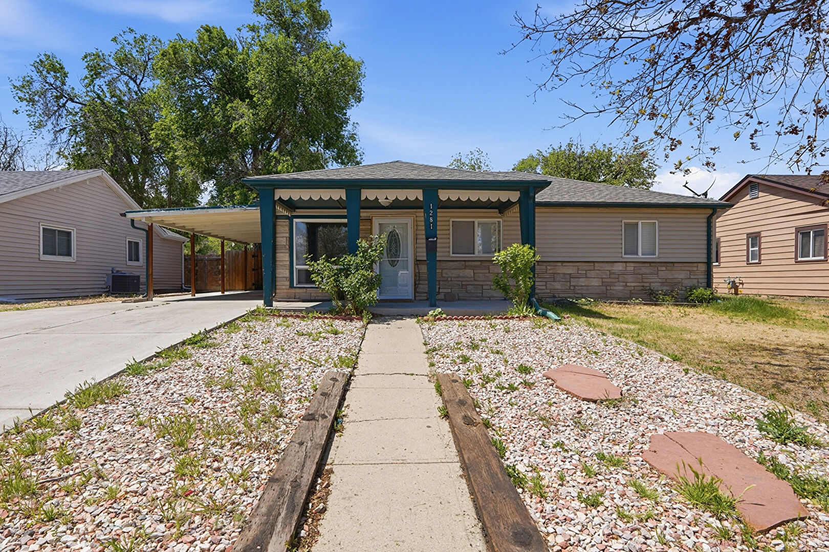 Front at 1281 Worchester Street, Aurora, CO 80011, listed by Raul Tarango