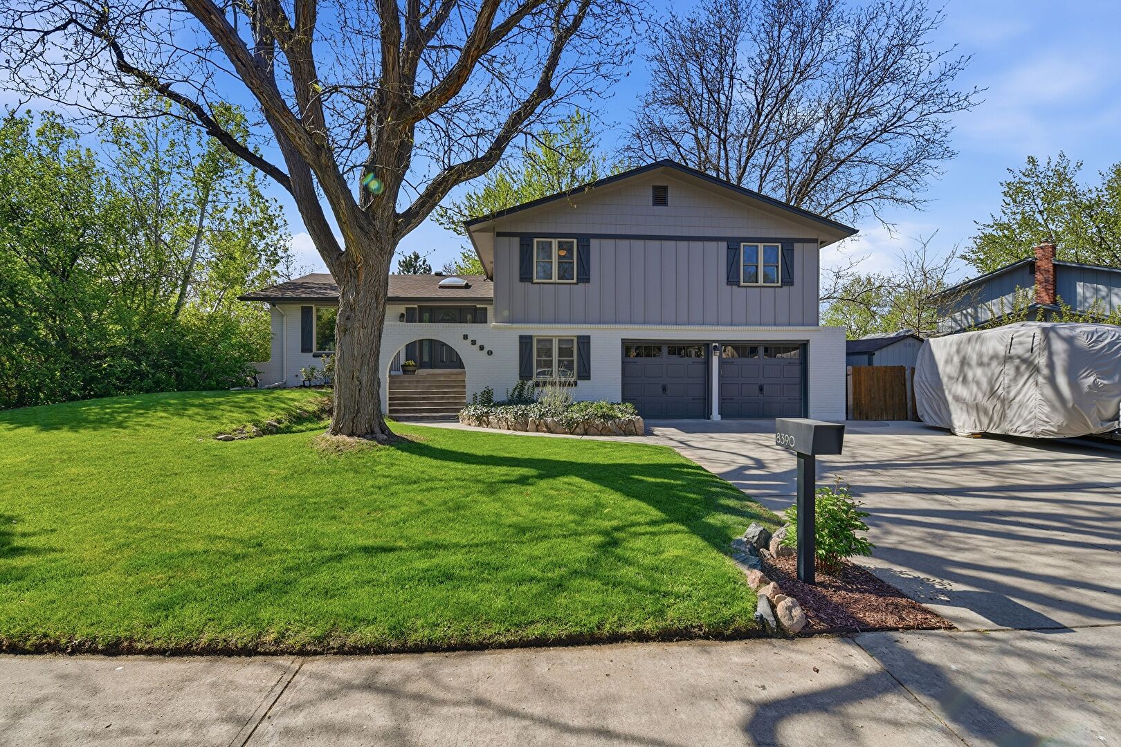 Front at 8390 West Harvard Drive, Lakewood, CO 80227, listed by Cheryl L McCleerey