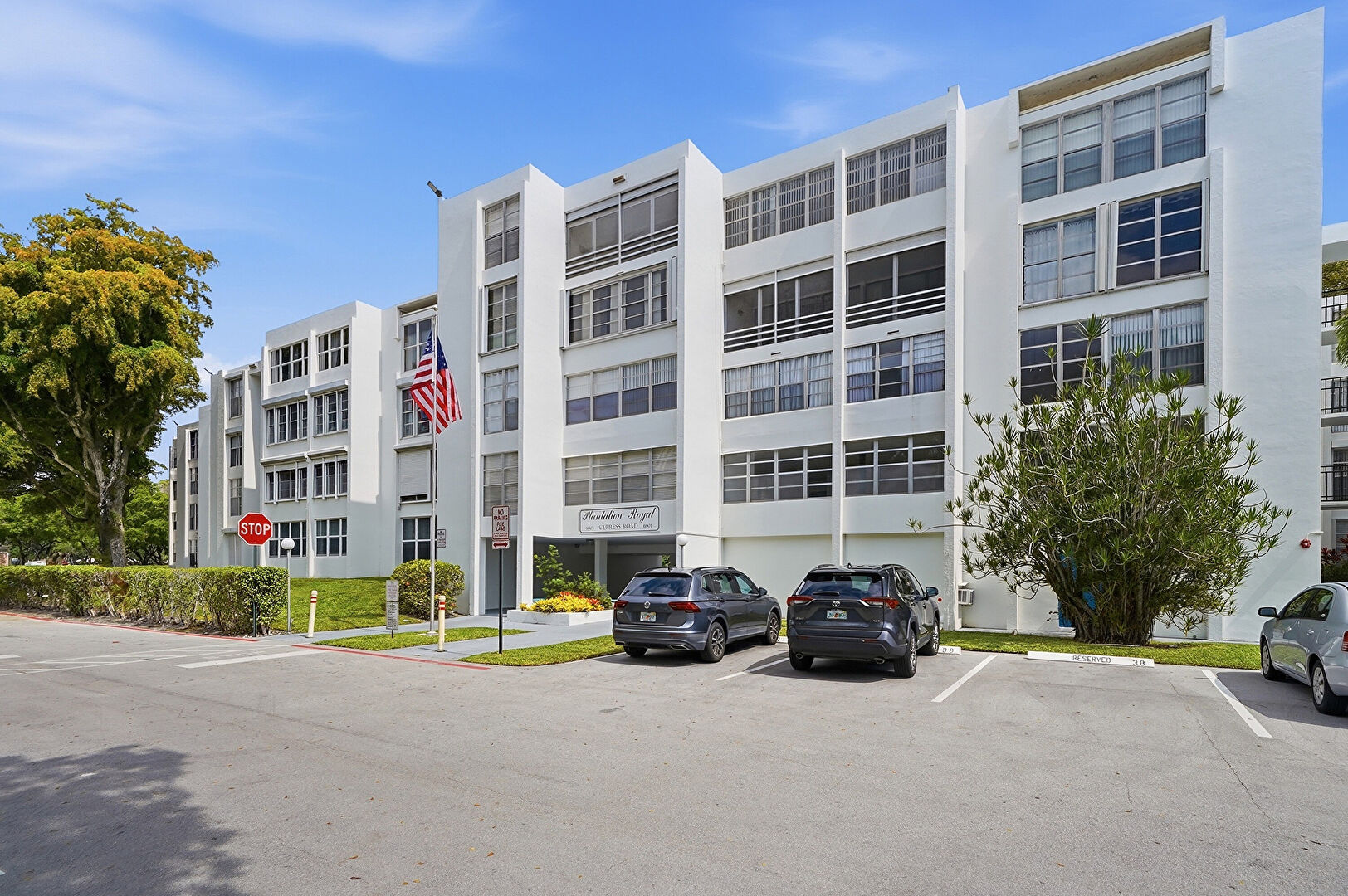Front at 6903 Cypress Road, #B24, Plantation, FL 33317, listed by Katherine Lizana