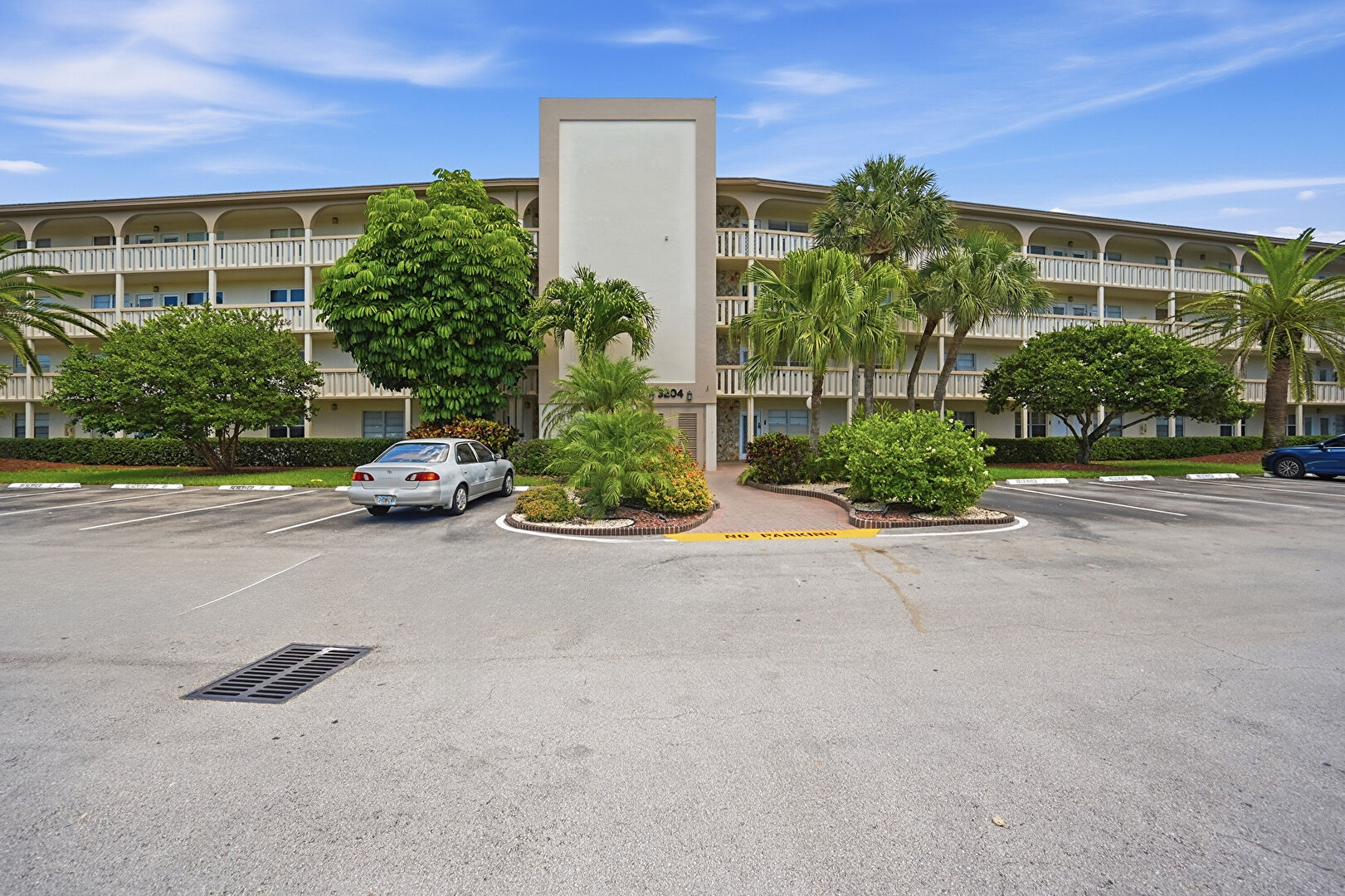 Front at 3204 Portofino Point, B4, Coconut Creek, FL 33066, listed by Diana Vasconez