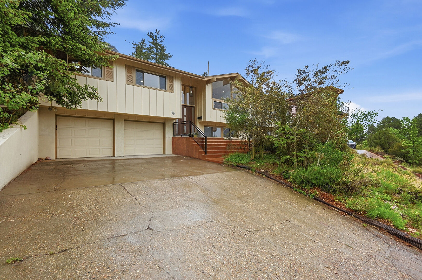 Front at 961 South Foothill Drive, Lakewood, CO 80228, listed by Nicholas Kostecki