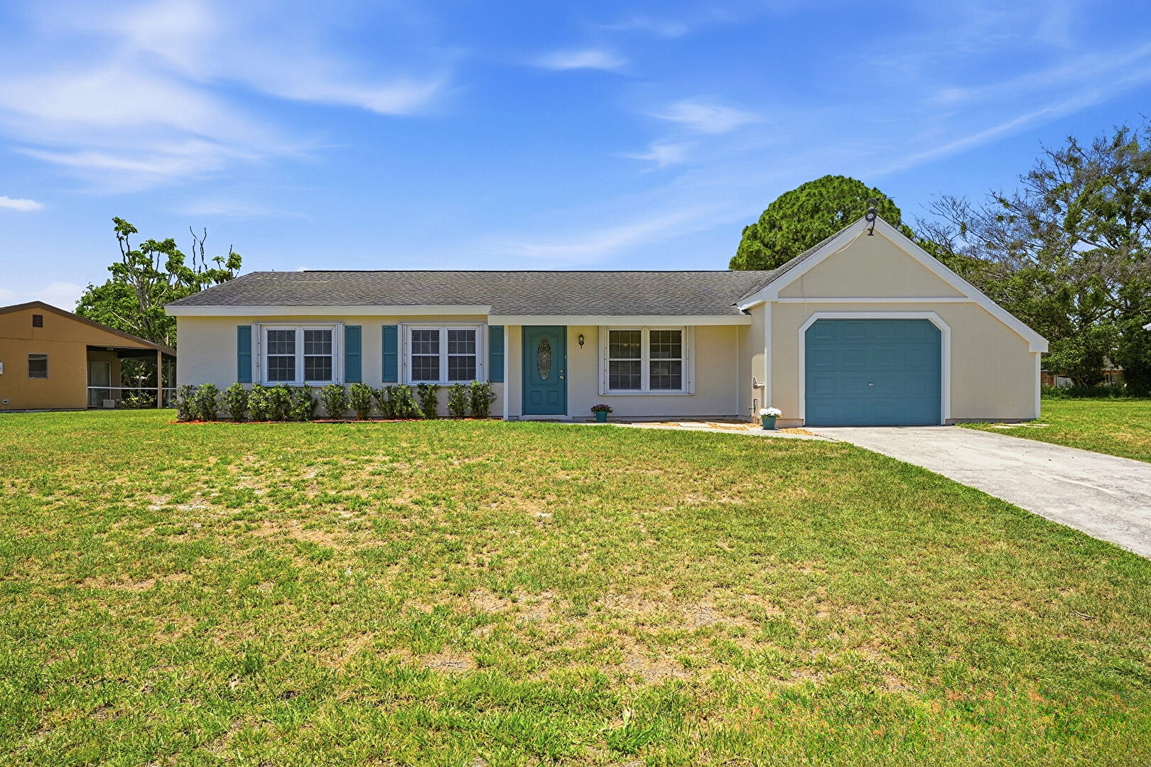 Front at 450 SW Kentwood Road, Port St. Lucie, FL 34953, listed by Chris Dyer