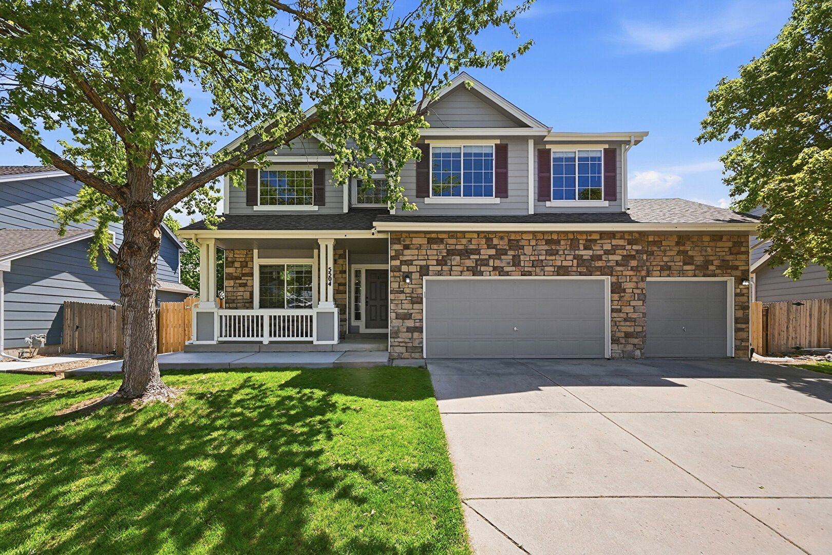 Front at 5504 East Burlington Drive, Castle Rock, CO 80104, listed by Lillian Colbert, MLS ID: 4023174