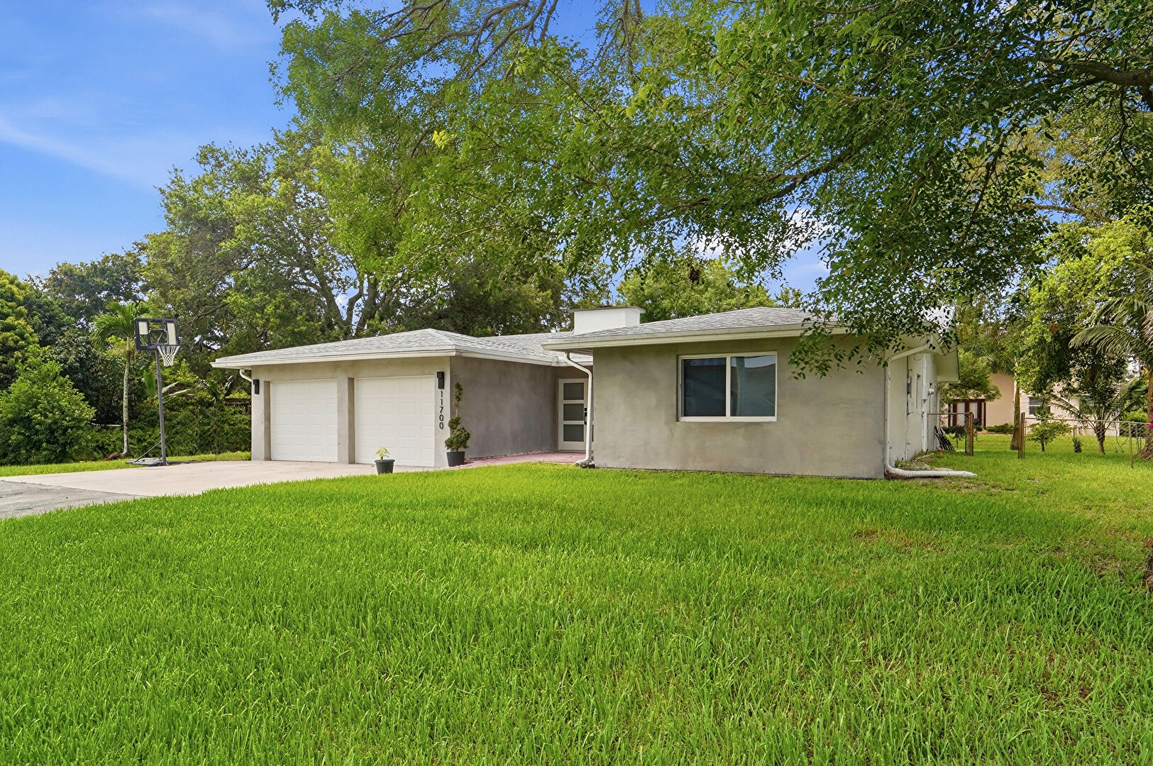 Front at 11700 NW 27 ST PLANTATION FL 33323, Plantation, FL 33328, listed by Nikki Hanna