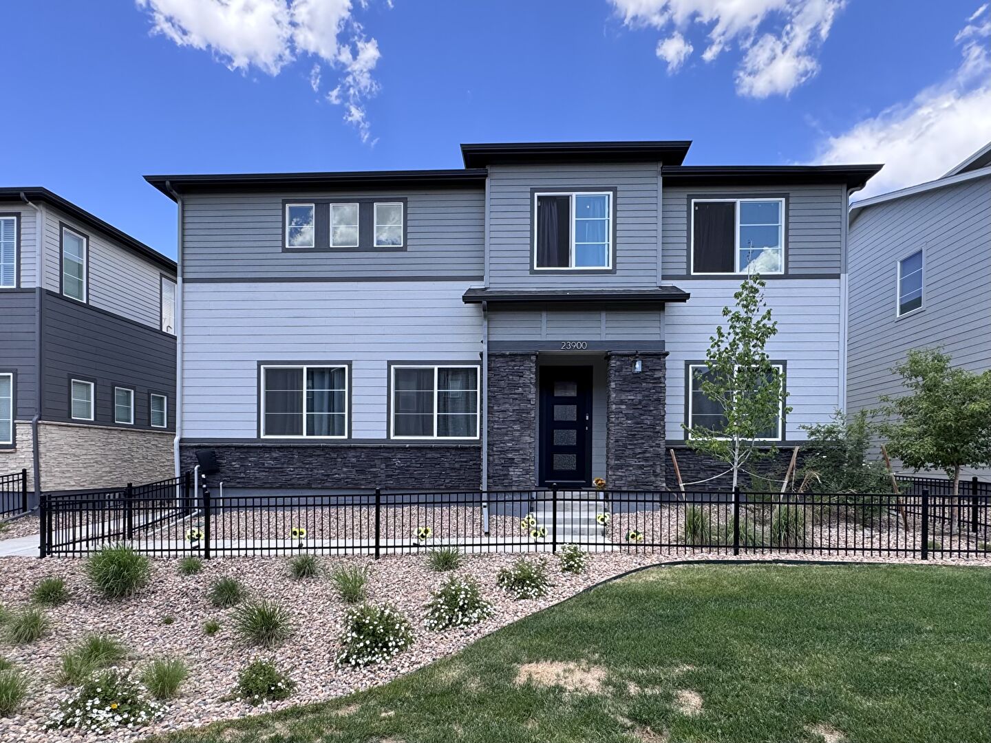 Front at 23900 e 41st ave, Aurora, CO 80019, listed by Carlos Hernandez Guizar