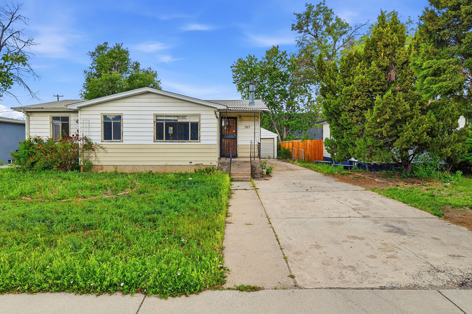 Front at 3817 S Inca St., Englewood, CO 80110, listed by Victoria Merchant