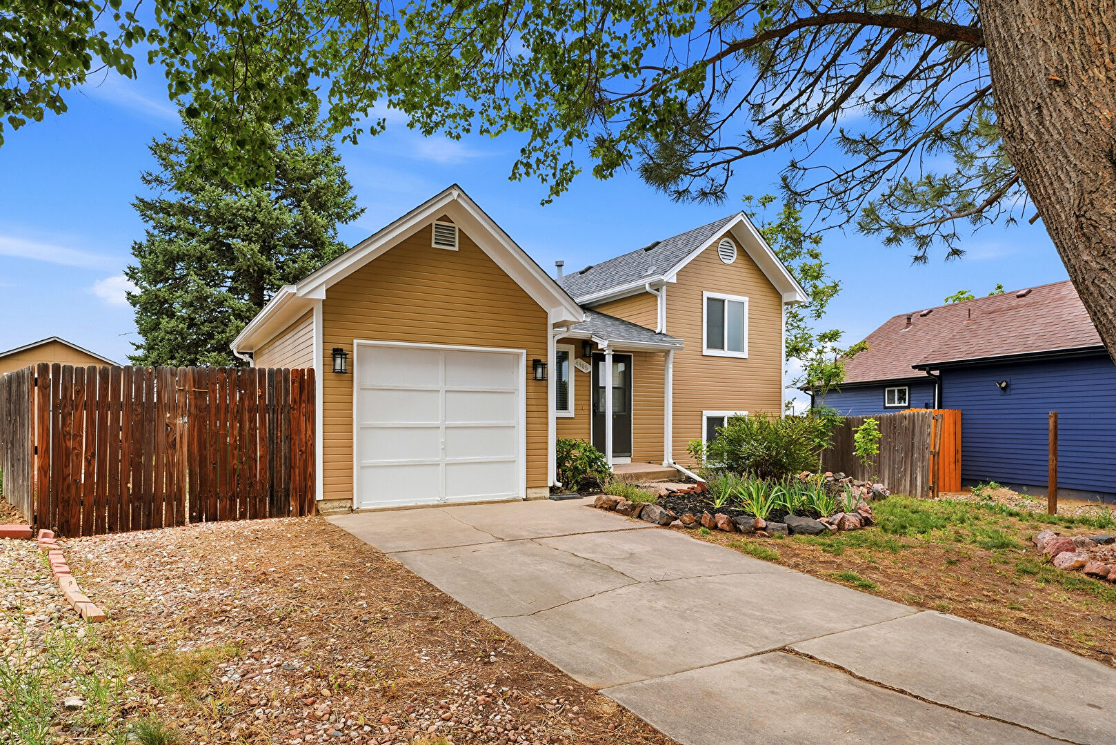 Front at 4465 South Pagosa Way, Aurora, CO 80015, listed by Raul Ochoa