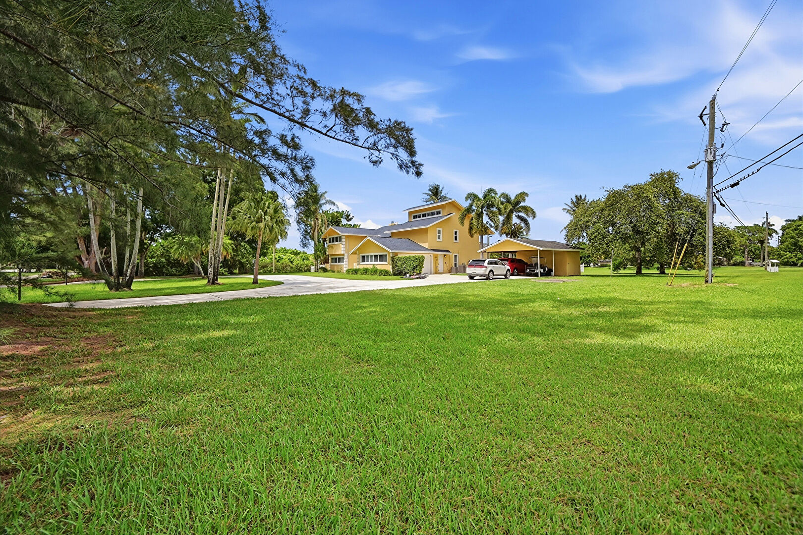 Front yard at 10400 West Tara Boulevard, Boynton Beach, FL 33437, listed by Jeanette Cardoso