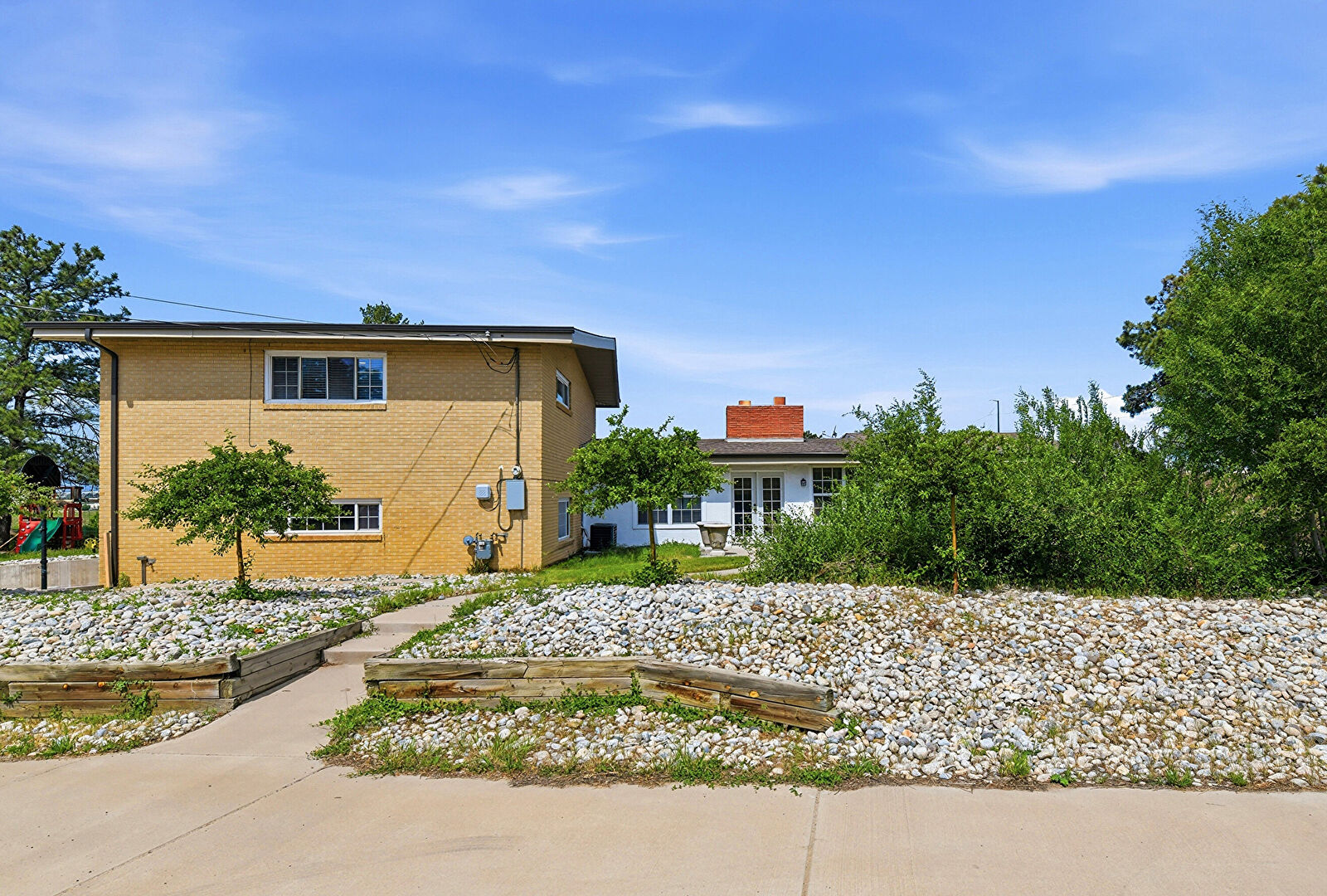 Front at 16600 East Arapahoe Road, Foxfield, CO 80016, listed by Lilly Tran