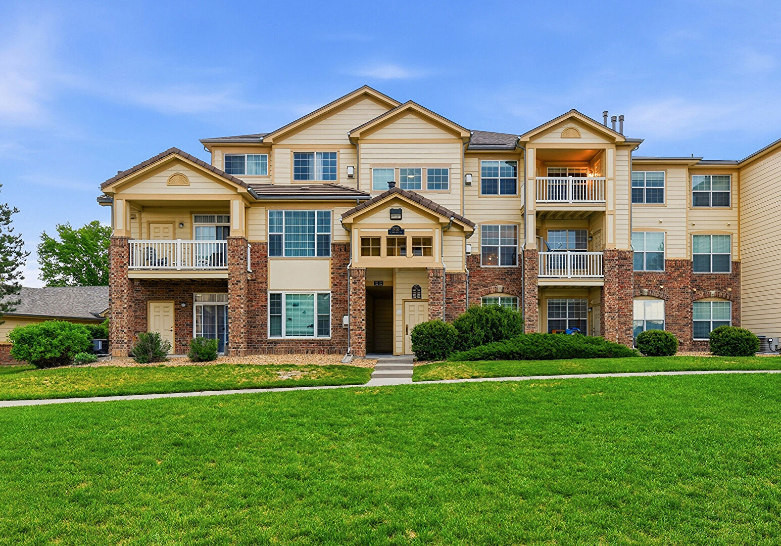 Front of Structure at 5733 North Gibralter Way, Unit 3-306, Aurora, CO 80019, listed by Russ Porter