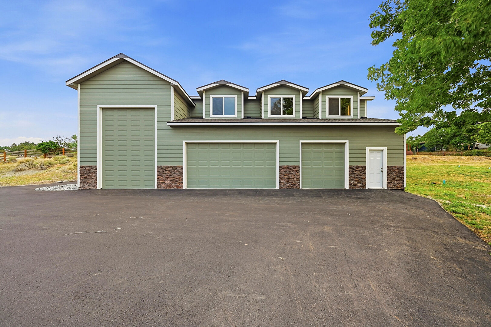 Garage at 21879 East Davies Circle, Centennial, CO 80016, listed by Sherry Muller