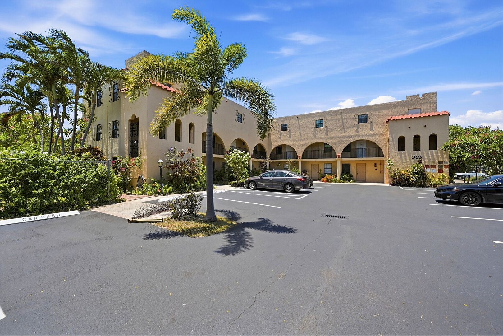 Front at 905 Northeast 28th Street, APT 206, Wilton Manors, FL 33334, listed by Kenny Silverman