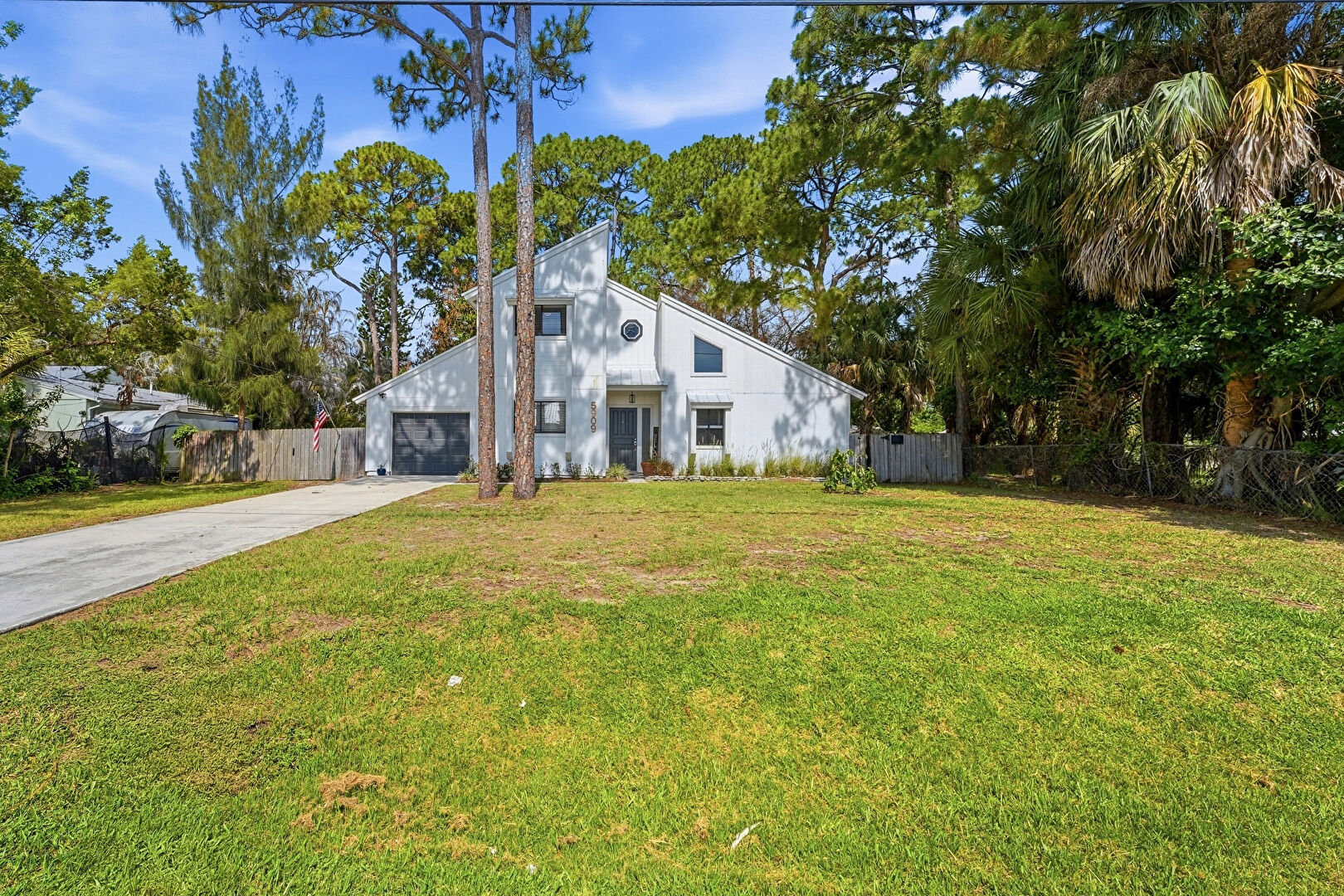 Front at 5909 Hickory Drive, Fort Pierce, FL 34982, listed by Linda Norman