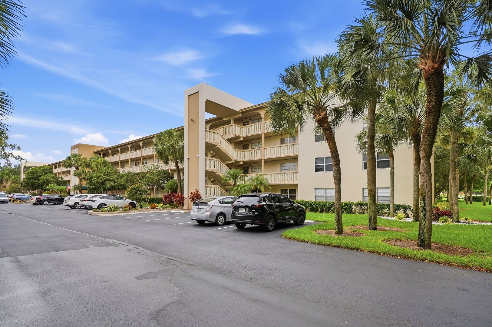 Front at 2302 Lucaya Lane, Apt E1, Coconut Creek, FL 33066, listed by Diana Vasconez