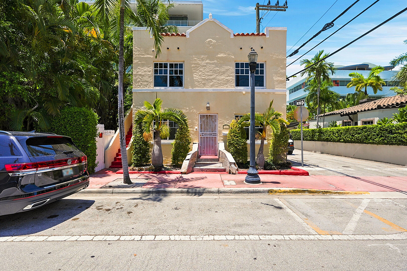 Front at 927 4 ST, Miami Beach, FL 33139, listed by Rachael Barach