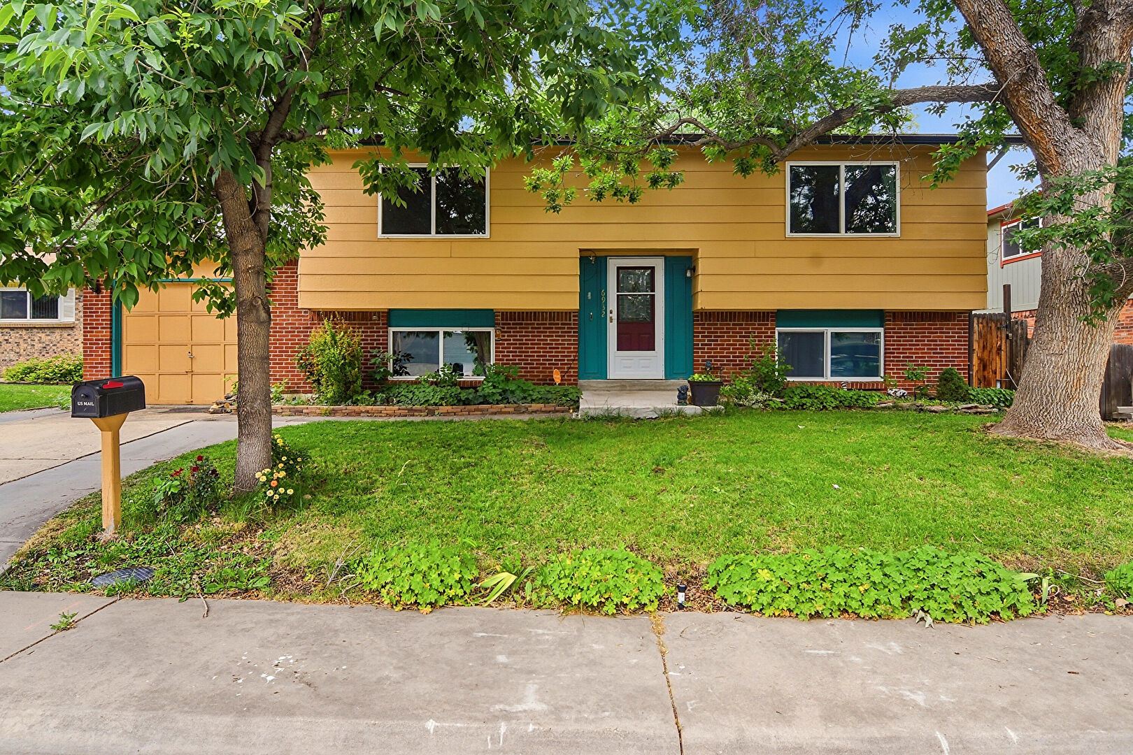Front at 6932 Deframe Court, Arvada, CO 80004, listed by Zachary Brown, MLS ID: 4570247