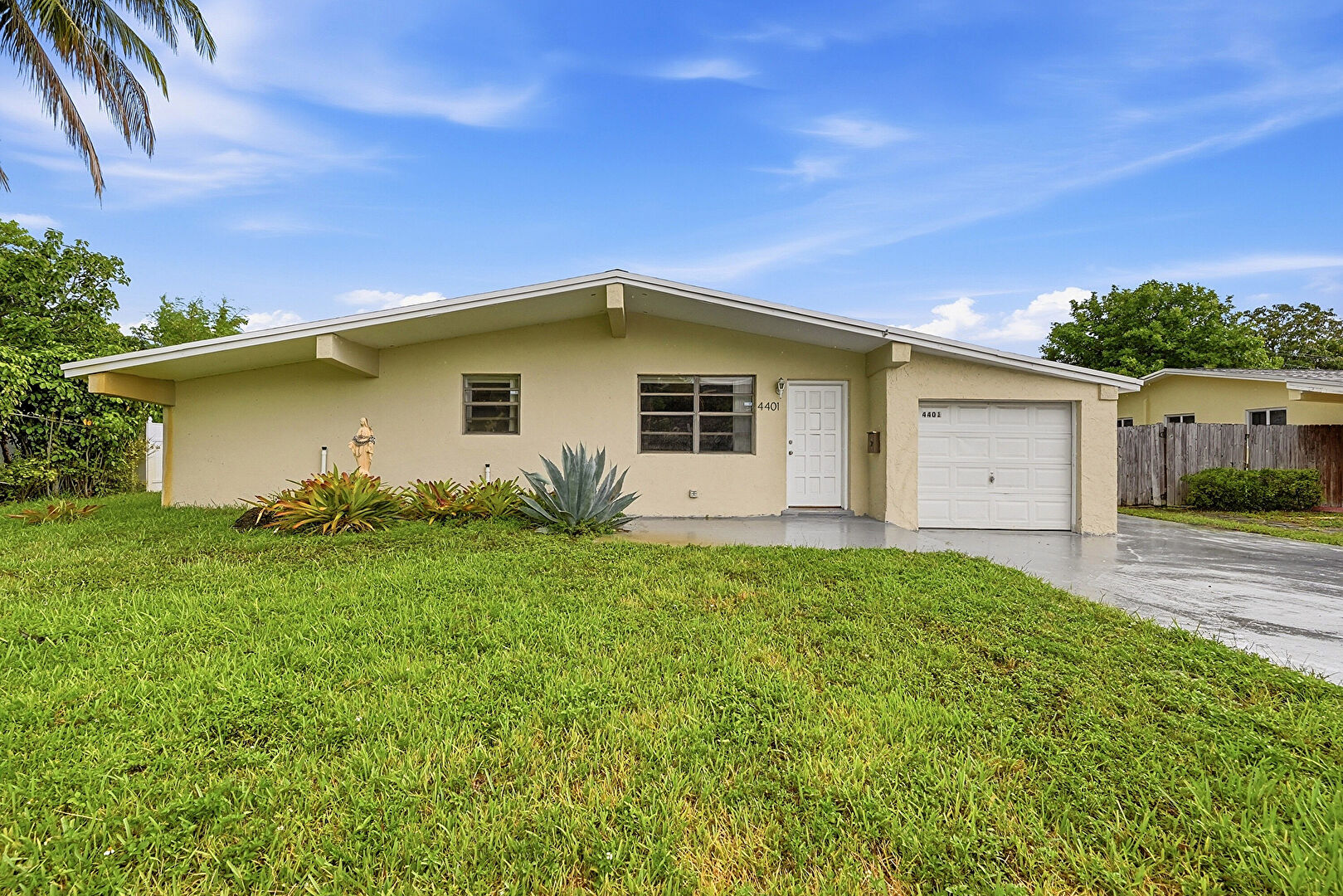 Front at 4401 Northwest 33rd Street, Lauderdale Lakes, FL 33319, listed by Matthew Ferrelli