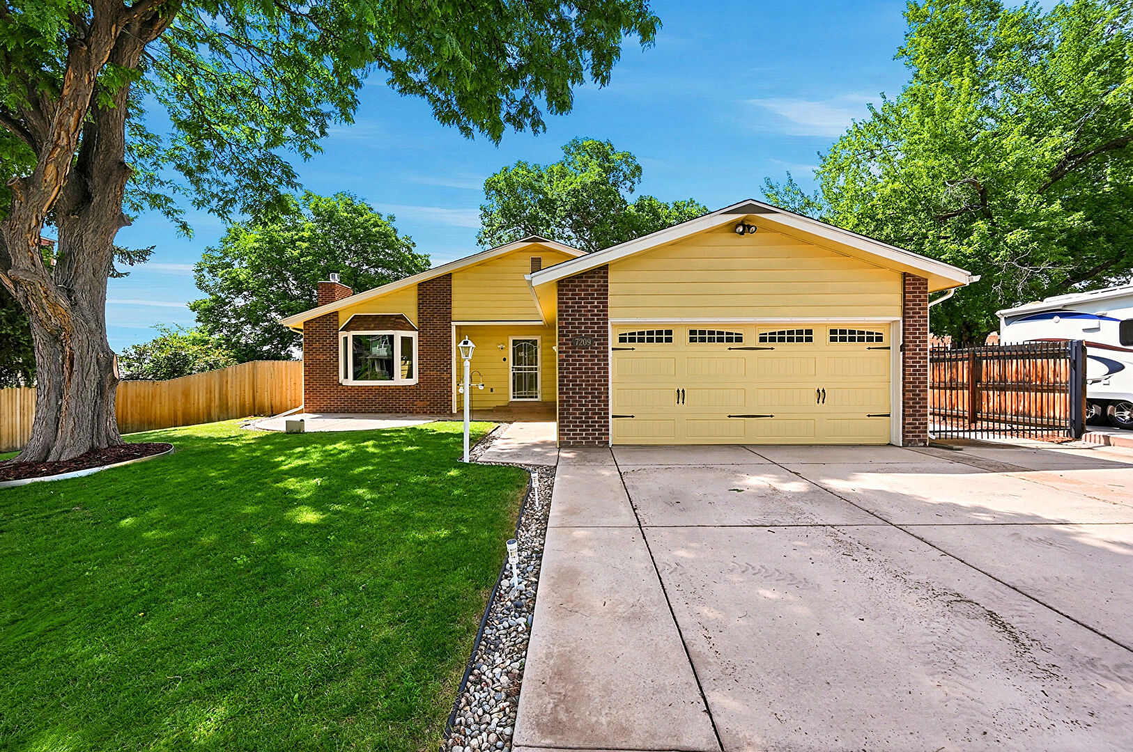 Front at 7209 South Houstoun Waring Circle, Littleton, CO 80120, listed by Ian Leprino