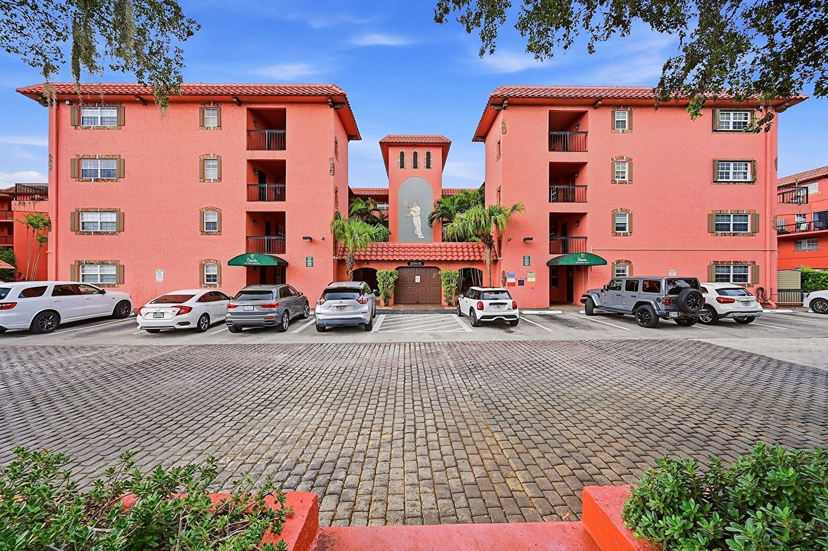 Front at 670 Tennis Club Drive, Apt 312, Fort Lauderdale, FL 33311, listed by Peter Hemingway