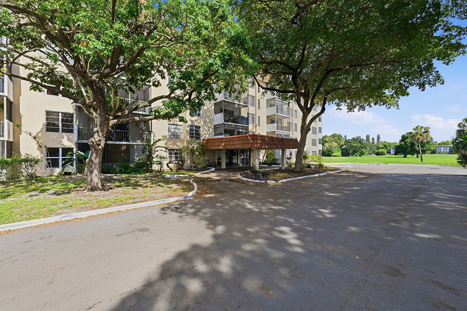 Property Exterior at 4158 Inverrary Drive, Lauderhill, FL 33319, listed by Pierina Parra