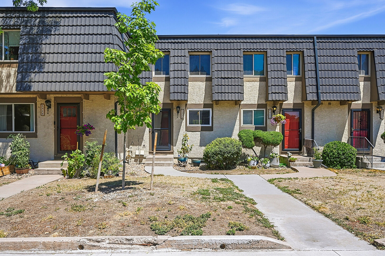 Front at 6916 South Broadway, Centennial, CO 80122, listed by John Dovenbarger