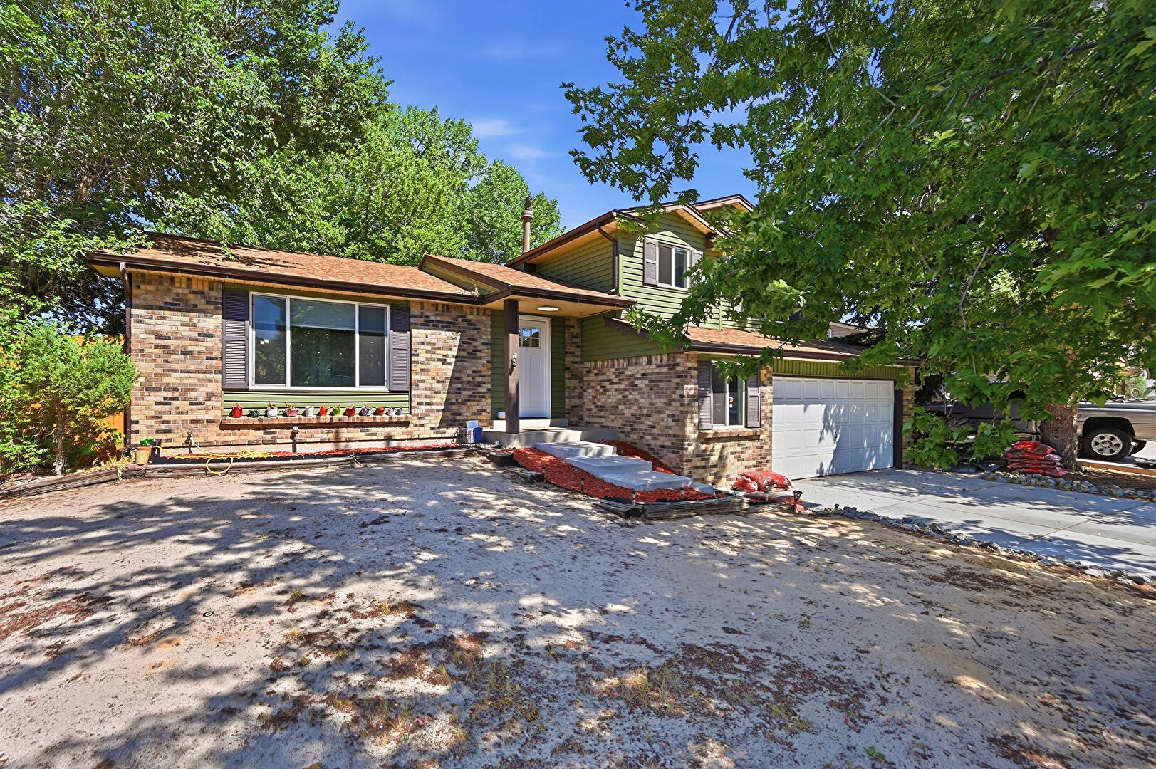 Front at 3368 South Elkhart Street, Aurora, CO 80014, listed by Alonso Garcia