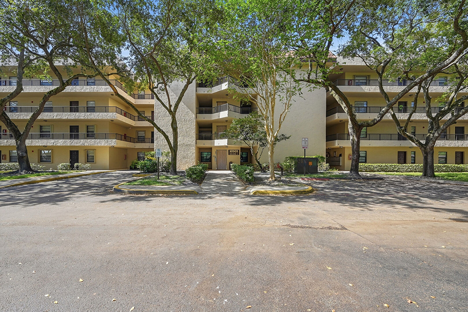 Front at 10501 West Broward Boulevard, #405, Plantation, FL 33324, listed by David Phelps