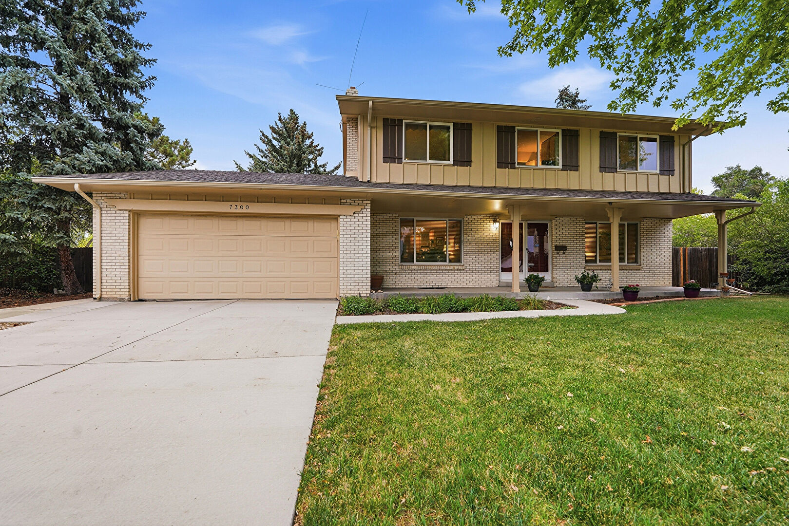 7300 South Syracuse Court, Centennial, CO 80112, listed by Missy Crew | Broker Associate