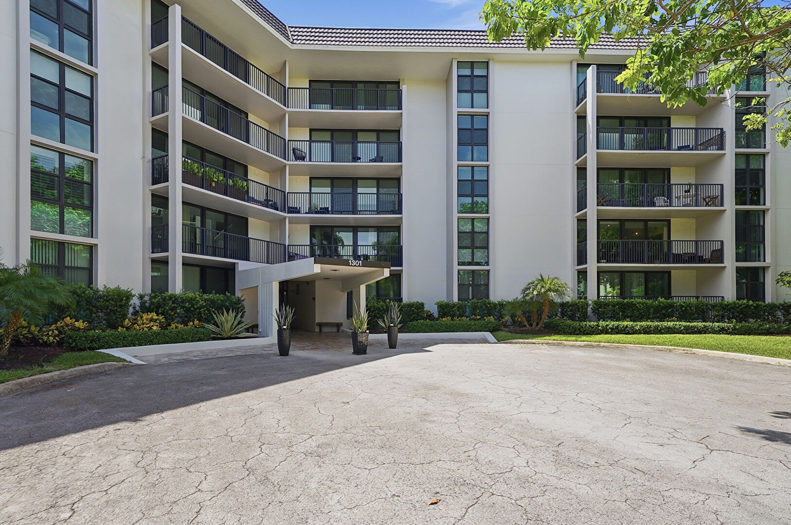 Exterior Entry at 1301 River Reach Drive, unit 514, Fort Lauderdale, FL 33315, listed by Anne Marie Yibirin