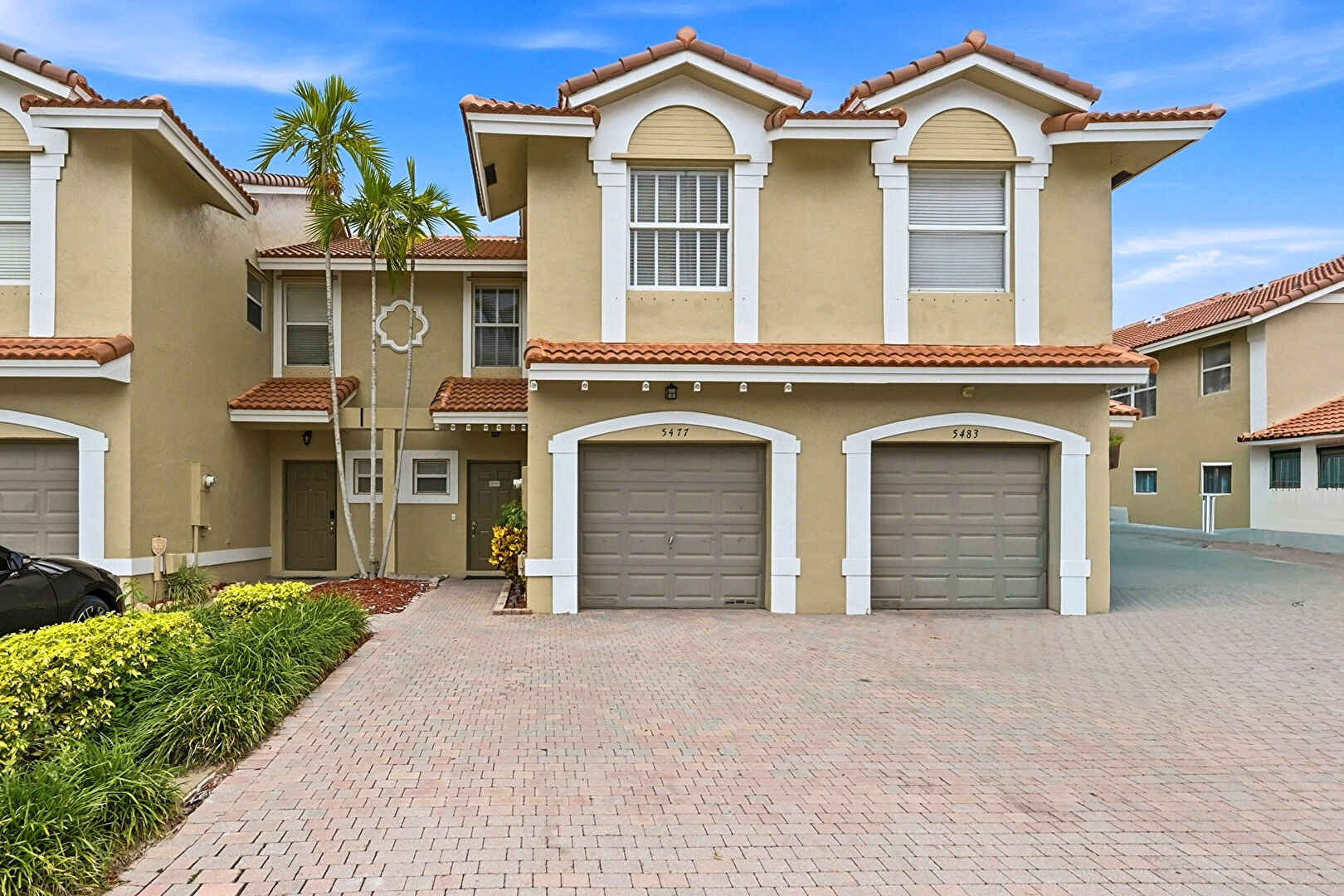 Front at 5477 NW 90 Terrace, sunrise, FL 33071, listed by Eslin Guice