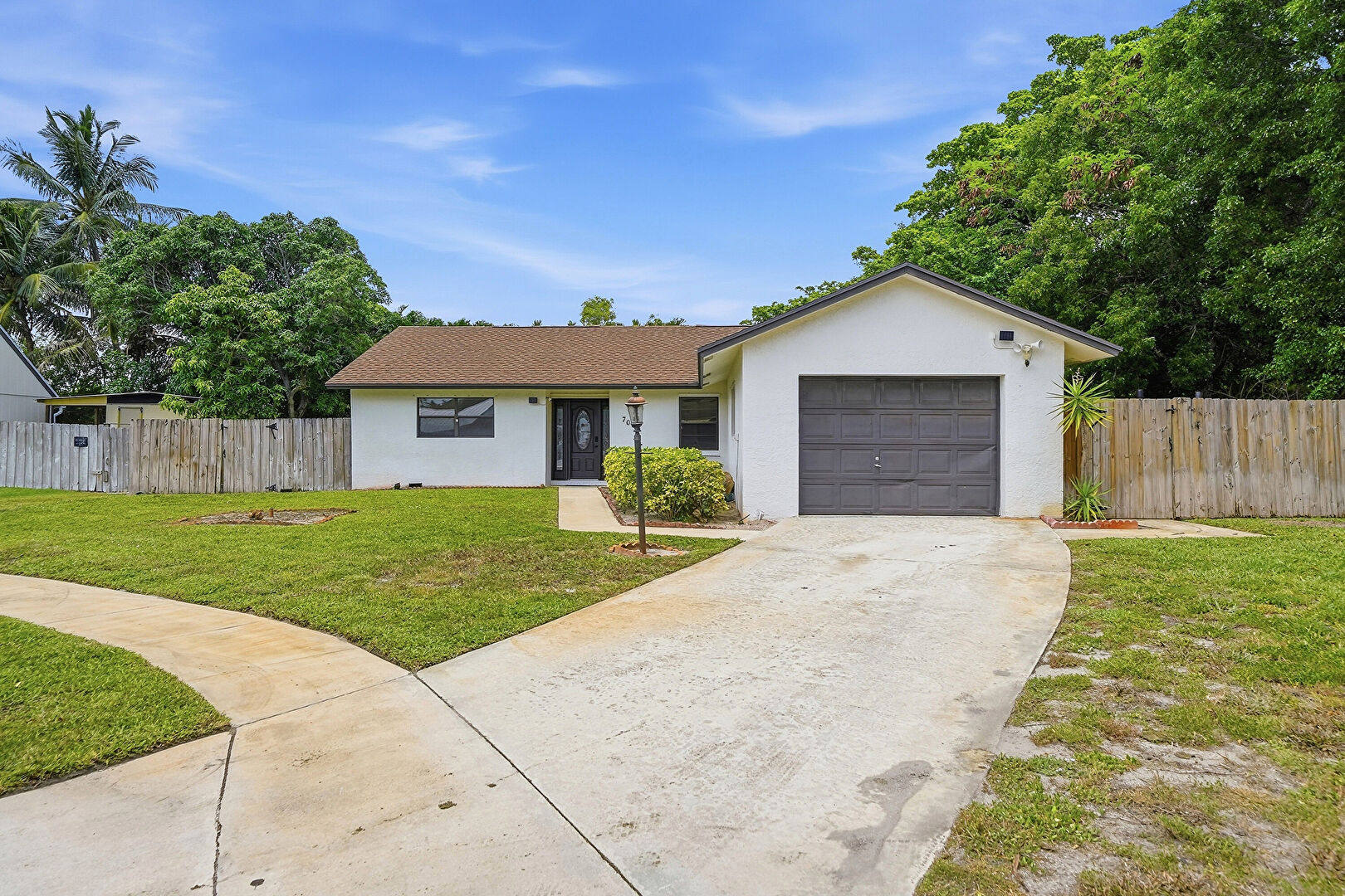 Front at 7085 Hyatt Avenue, Lantana, FL 33462, listed by Scott Tennell
