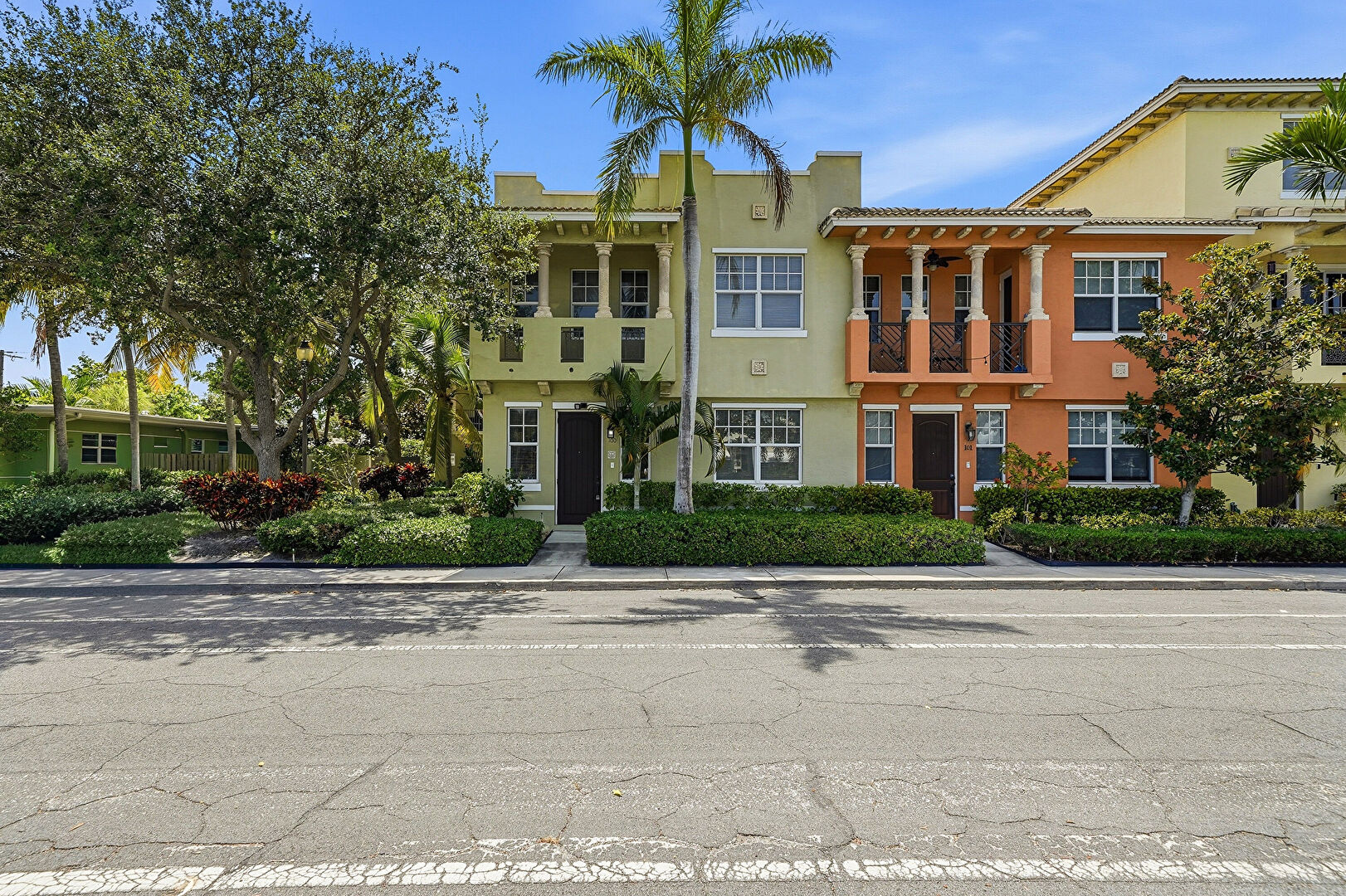 Front at 219 North L Street, Lake Worth Beach, FL 33460, listed by Devin Kalvaitis