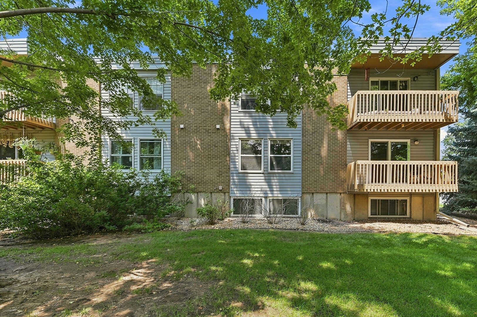 Front at 1612 Cottonwood Dr, unit 13, Louisville, CO 80027, listed by Amanda Lam