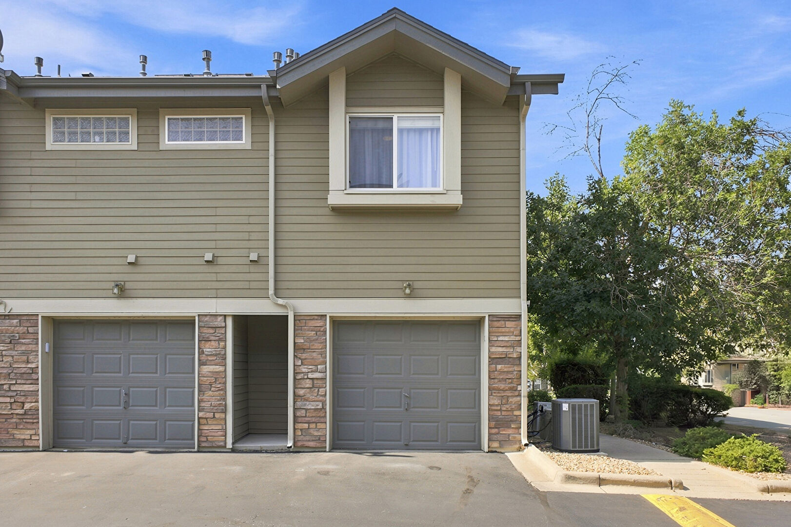 Garage at 18278 E Flora Place, Aurora, CO 80013, listed by Anna Gatiyatova, MLS ID: 3002487