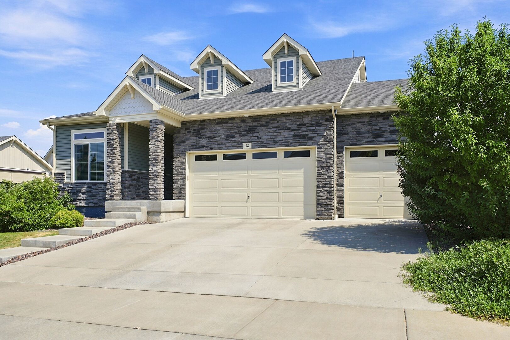 Front at 58 South Oak Hill Court, Aurora, CO 80018, listed by Kristen White