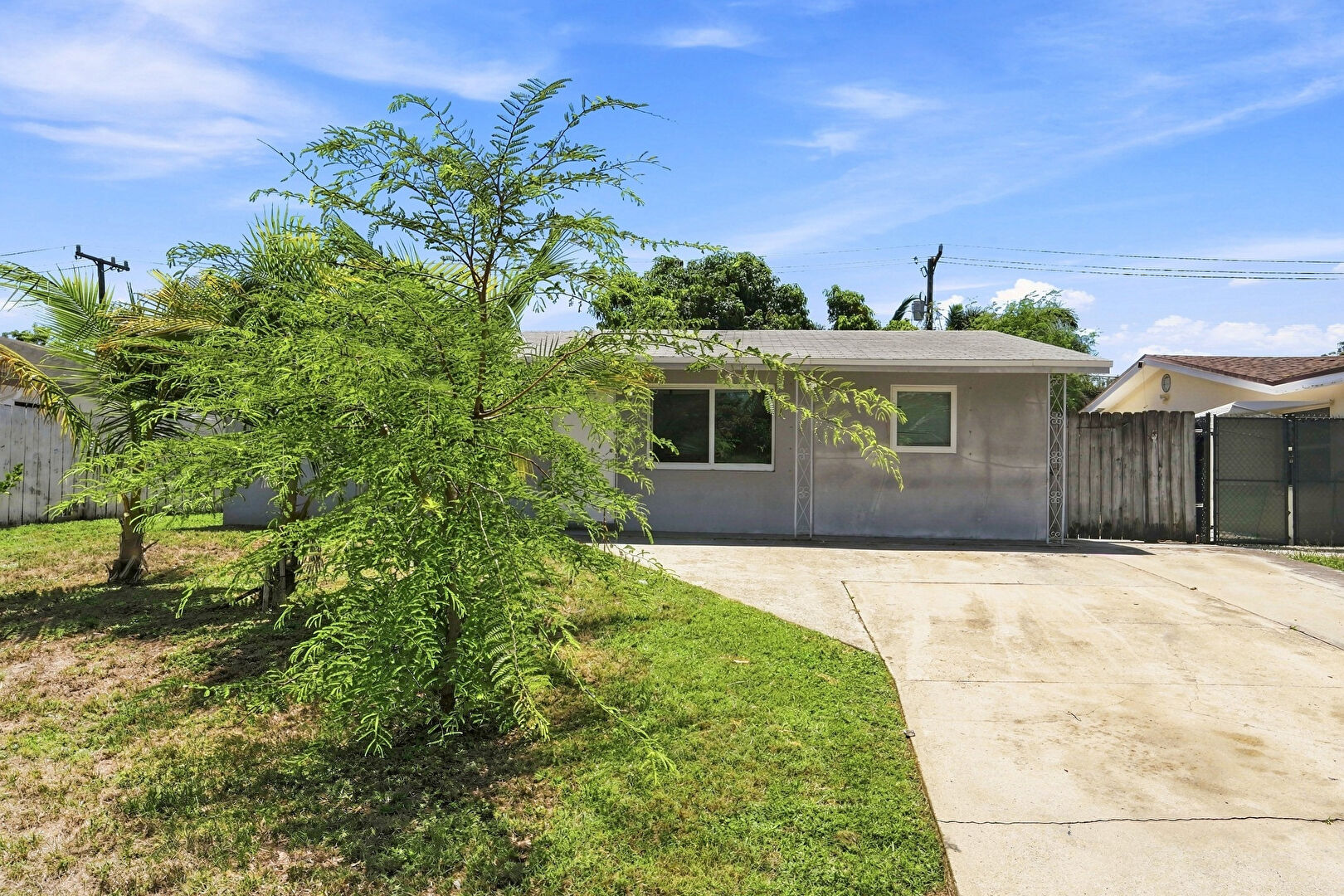 Front at 1010 Pinetree Drive, Lantana, FL 33462, listed by Nick Latouche
