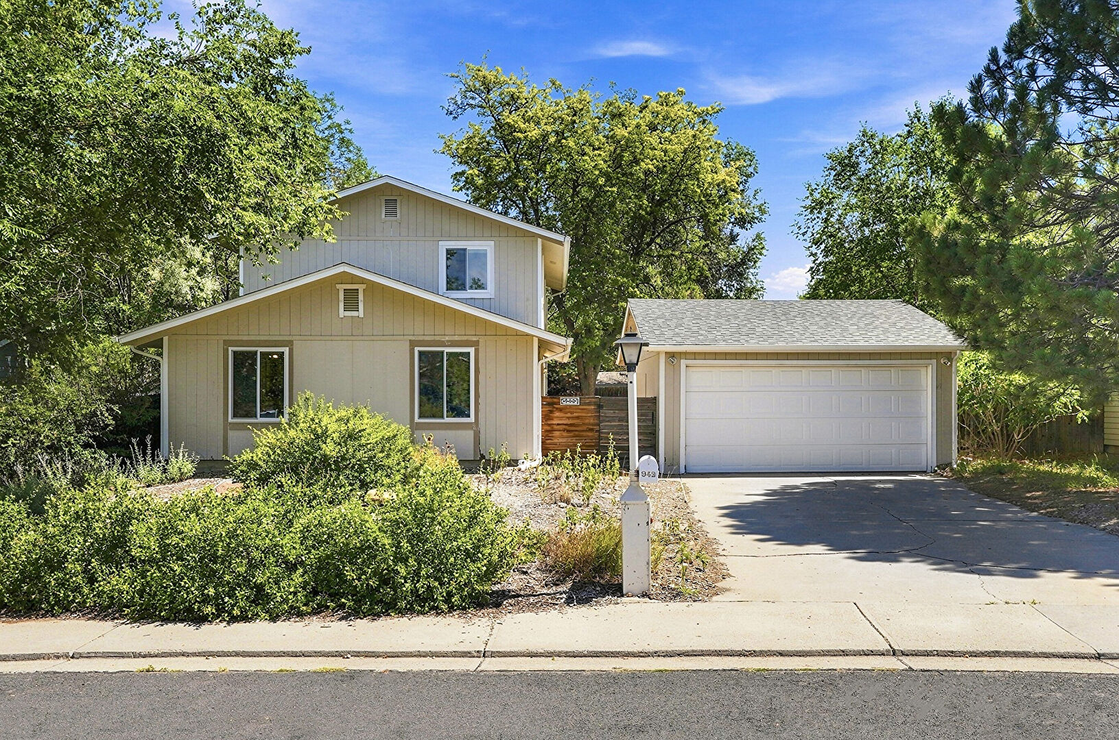 Front at 942 Granite Court, Longmont, CO 80504, listed by Patricia Turner, MLS ID: 1066608