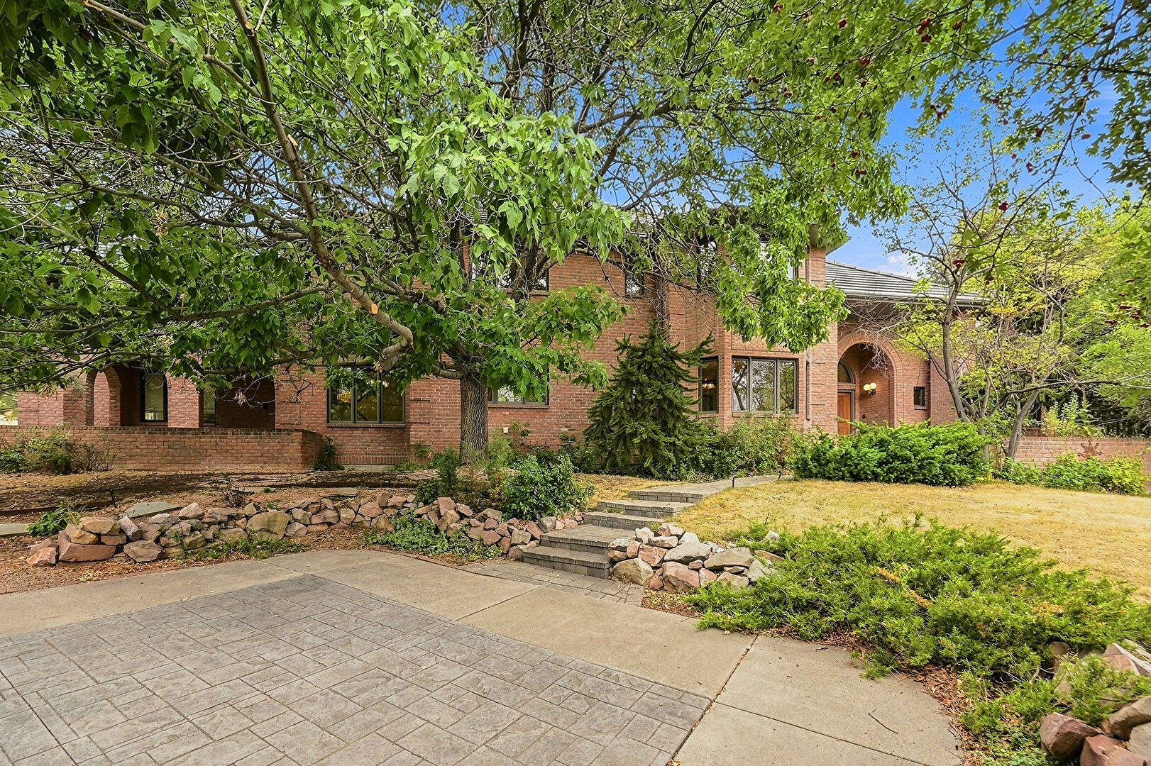 Front at 26 Red Fox Lane, Littleton, CO 80127, listed by Julie Leins