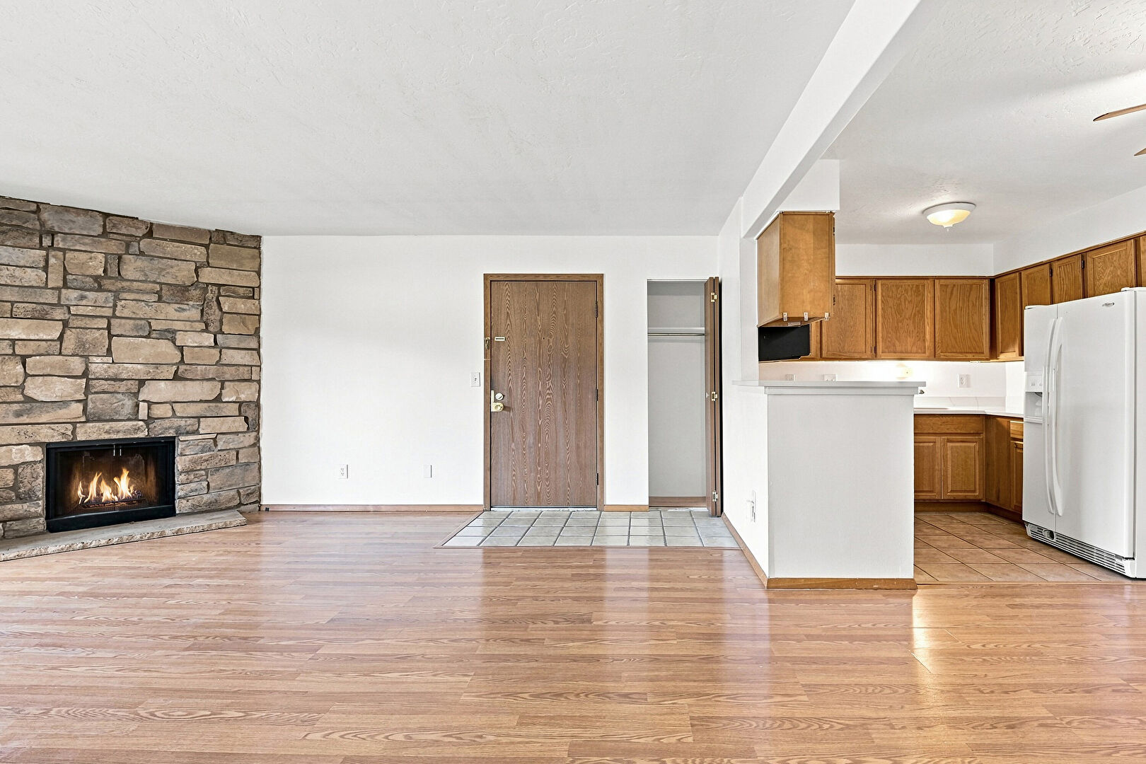 Foyer at 420 Zang #108, Lakewood, CO 80228, listed by Andy Verleger