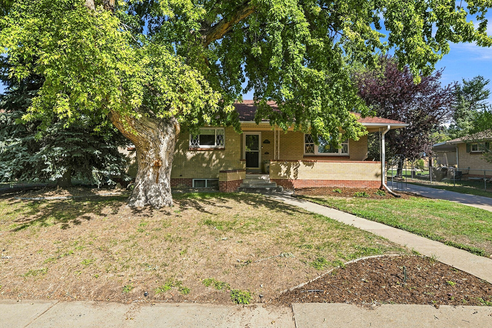 Front at 2386 South Bellaire Street, Denver, CO 80222, listed by Russ Porter