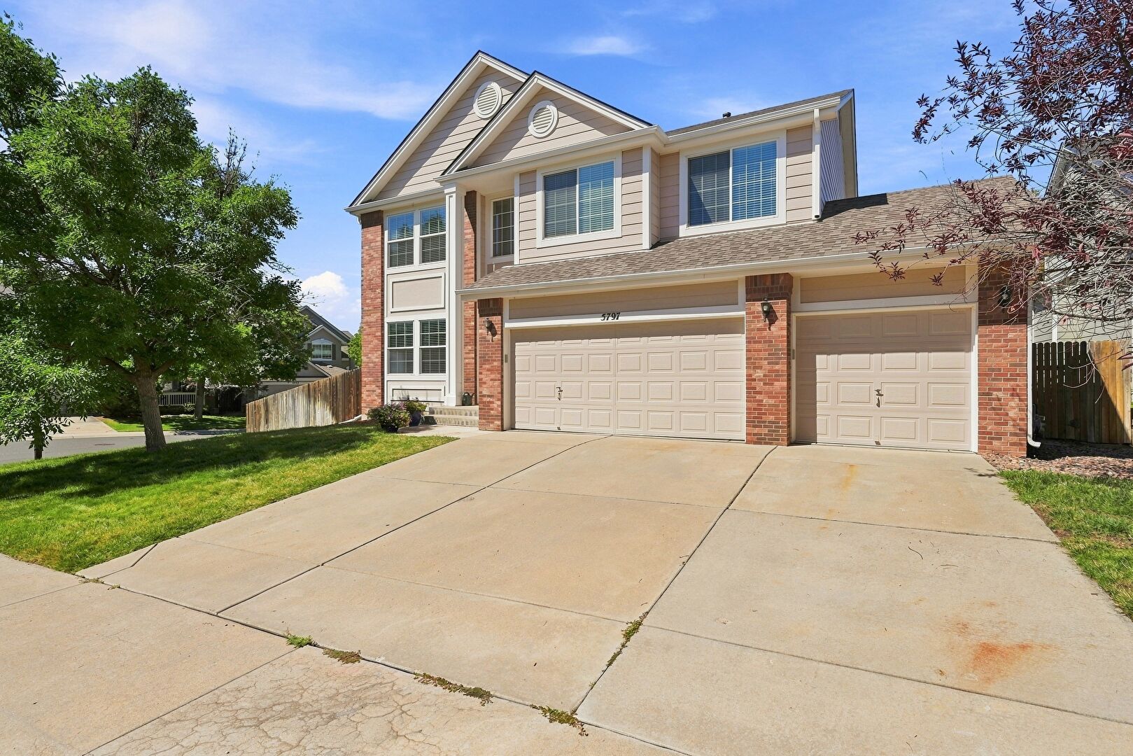 Front at 5797 S Shawnee Street, Aurora, CO 80015, listed by Jane Pearson
