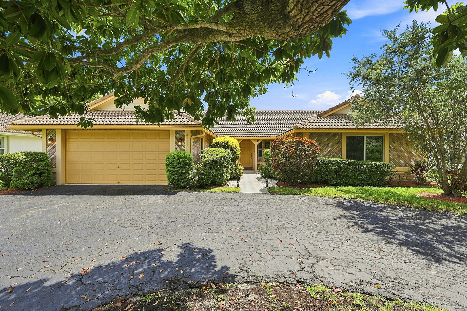 Front at 2111 Northwest 86th Way, Coral Springs, FL 33071, listed by Meirav Susi