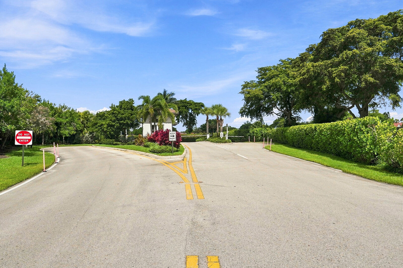 Community at 9293 Vista Del Lago, Unit 15g, Boca Raton, FL 33428, listed by Robin Yablon