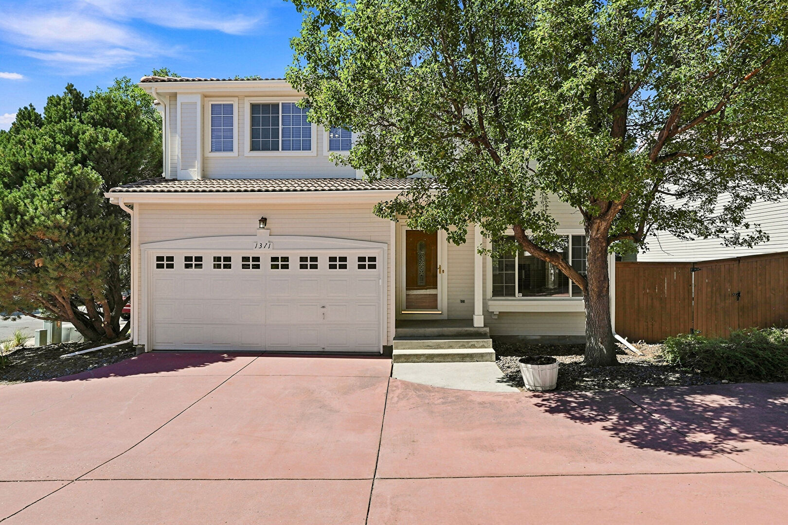 Front at 1371 Laurenwood Way, Highlands Ranch, CO 80129, listed by Diana Nelson