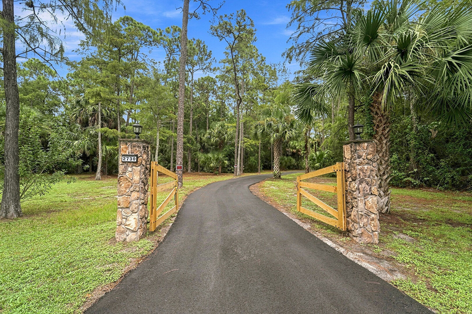Entry at 2730 Doe Trail, Loxahatchee, FL 33470, listed by Eugene Valdes