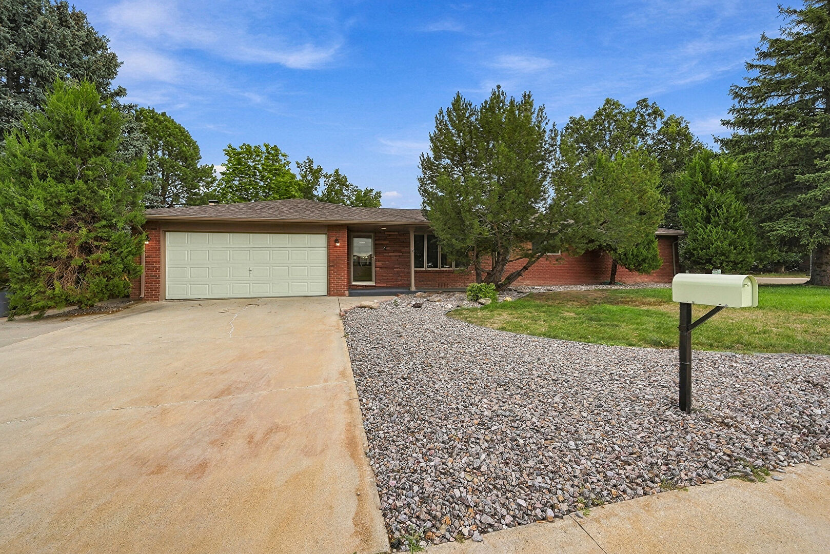 Front at 3000 Mountain View Avenue, Longmont, CO 80503, listed by Amanda Lam