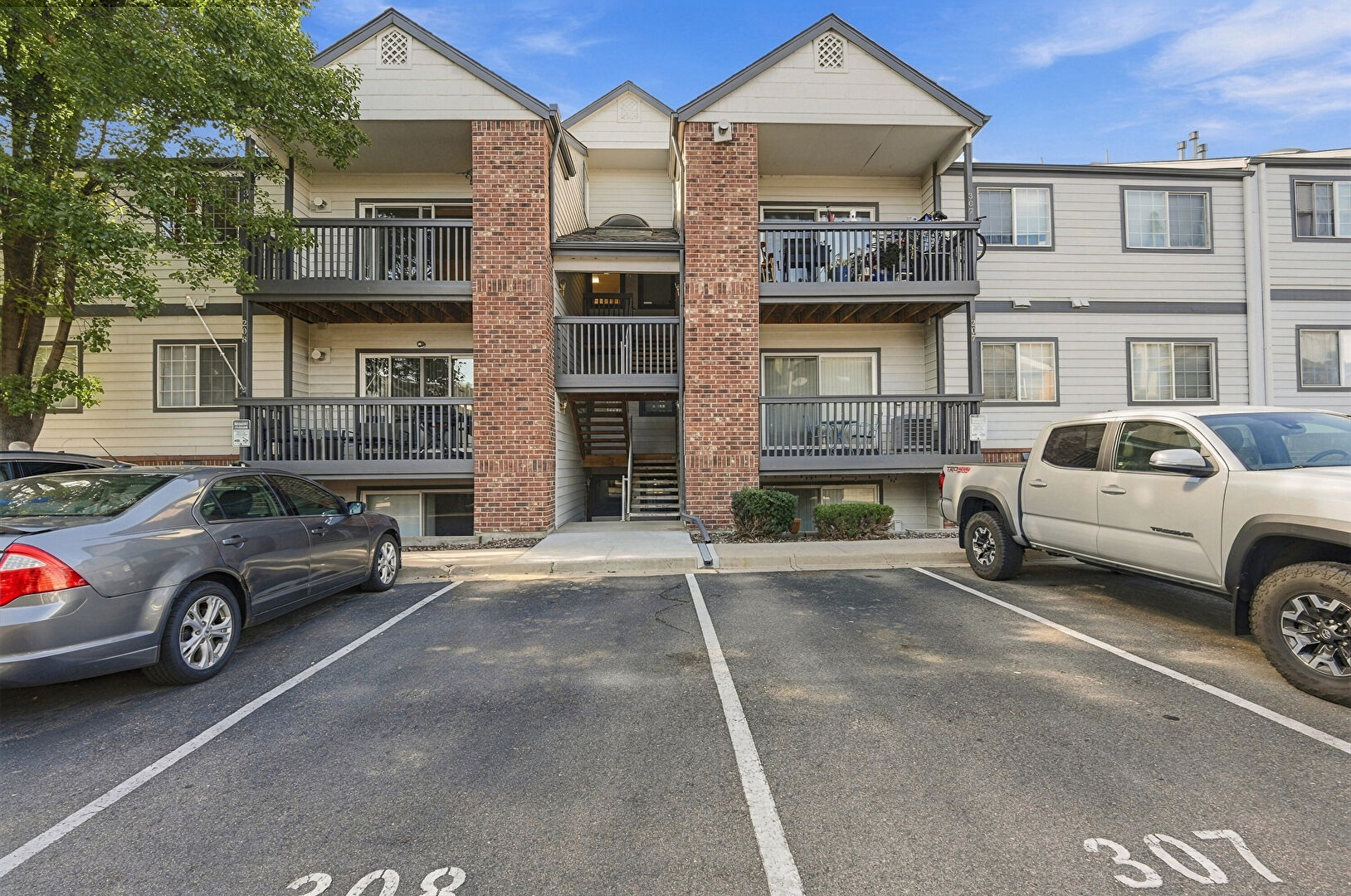 Front at 6310 Oak Street, 308, Arvada, CO 80004, listed by Jim Casey, MLS ID: 2066513