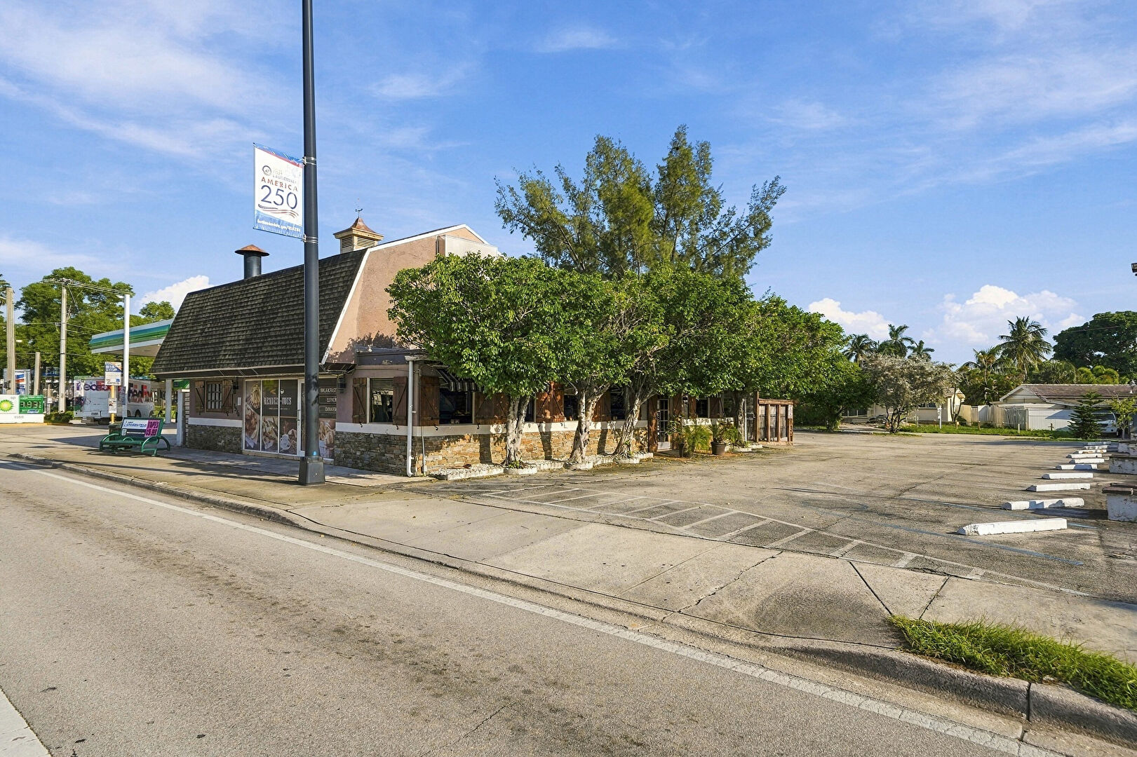 Front at 1576 East Oakland Park Boulevard, Oakland Park, FL 33334, listed by Chris Toomey