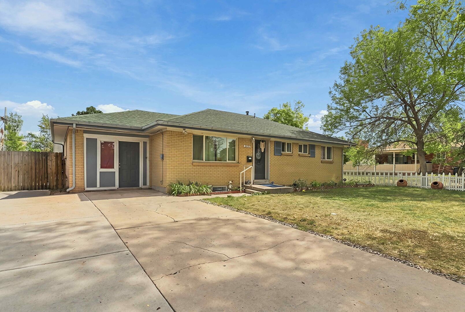Front at 540 Uvalda Street, Aurora, CO 80011, listed by Idalia Padilla